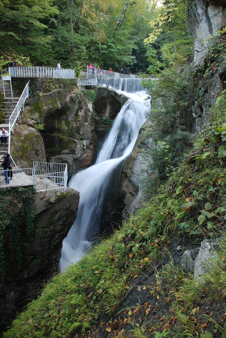 Düzce-Samandere-Şelalesi-Tabiat-Anıtı1.jpg